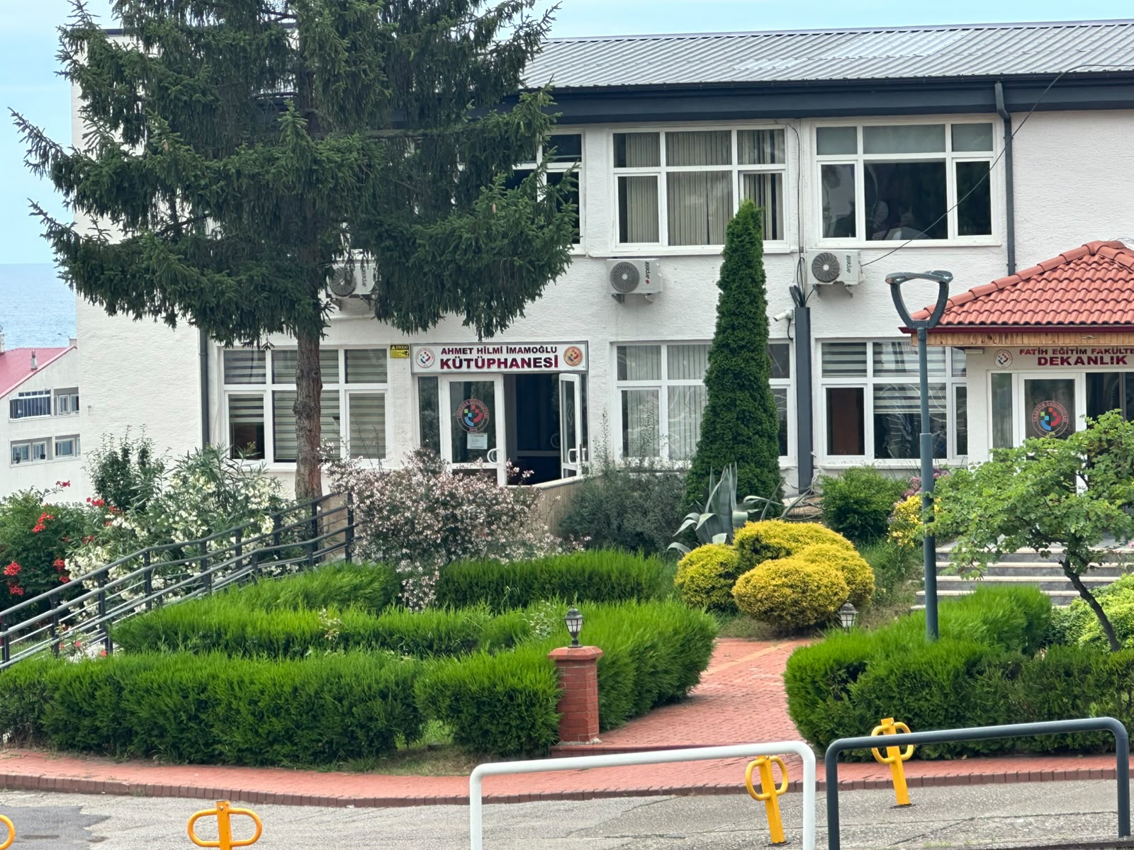 Trabzon Üniversitesi kütüphanesinden bir görünüm